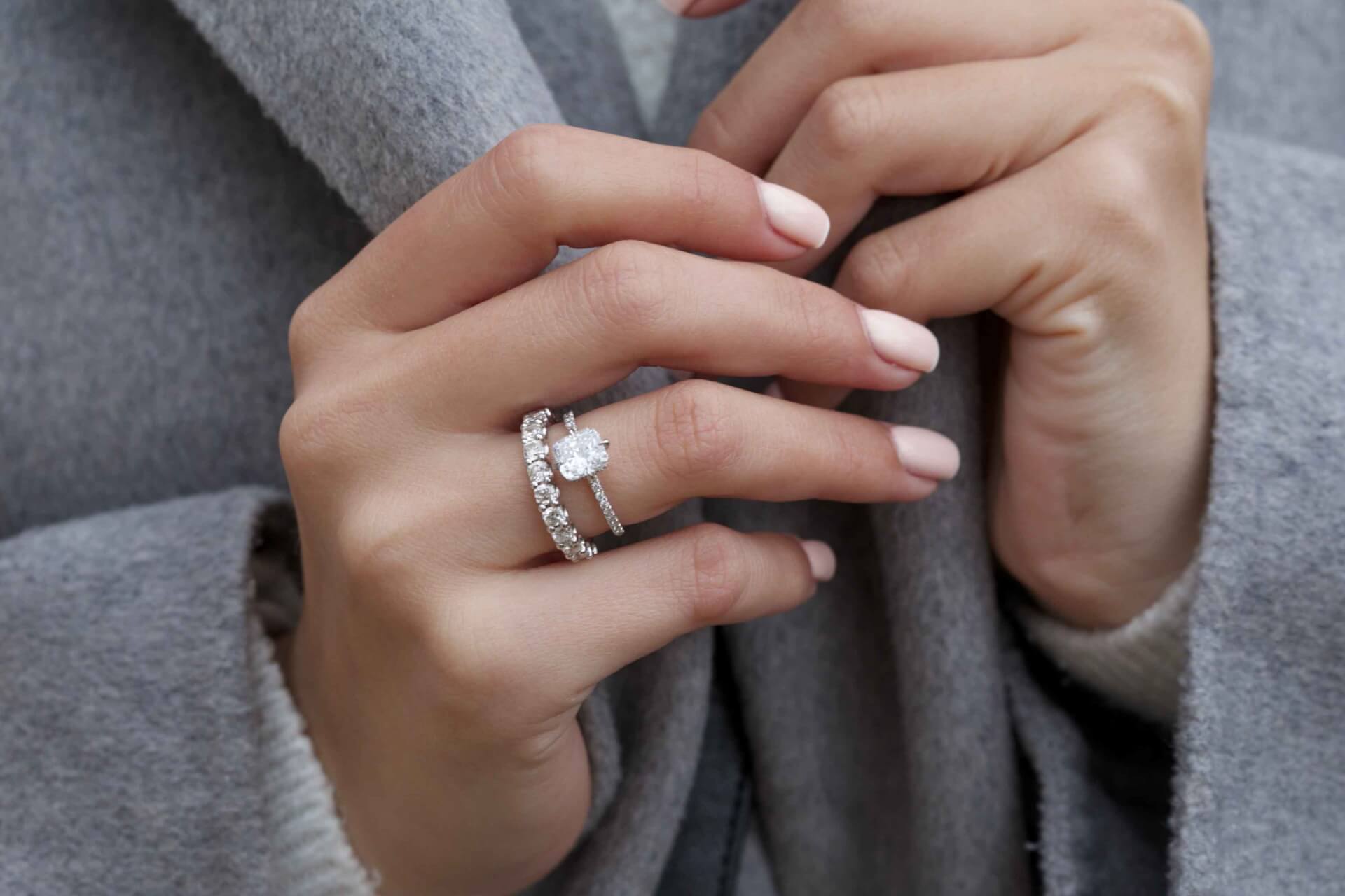 Read more about the article GOING THROUGH BASICS OF WHITE GOLD ENGAGEMENT RINGS