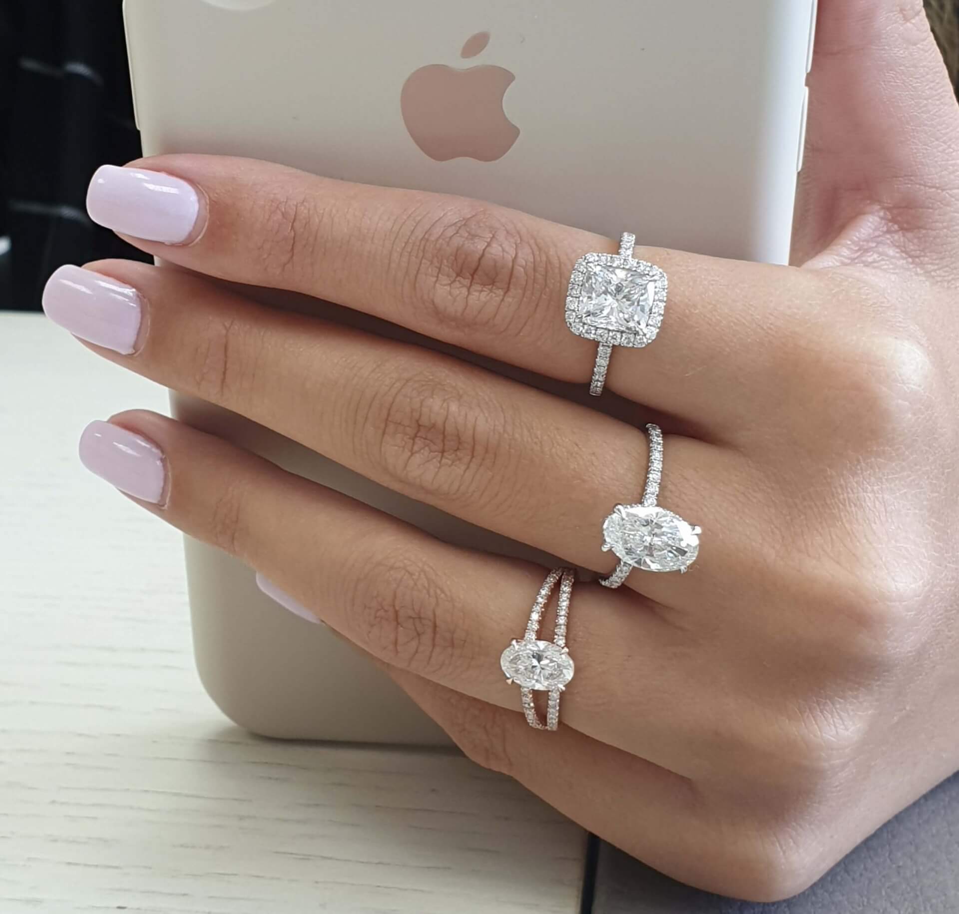 Read more about the article The Future Is Already Here: Buying Jewelry Online